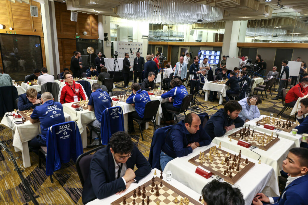 PICS: Anand, Karpov take on dozens of chess players in Jerusalem